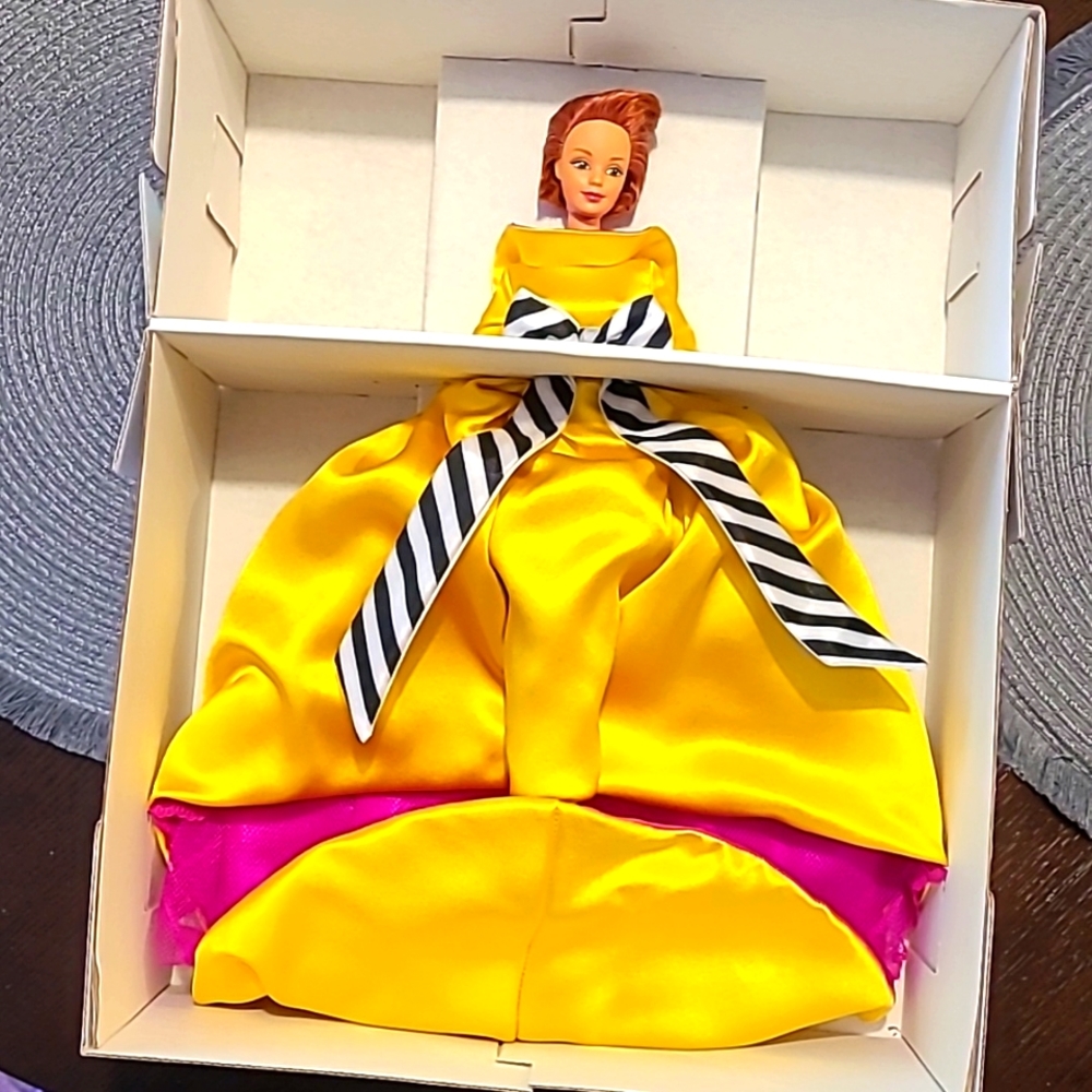 1996 Limited Edition Bill Blass Barbie MINT in BOX Vintage Barbie yellow gown !!